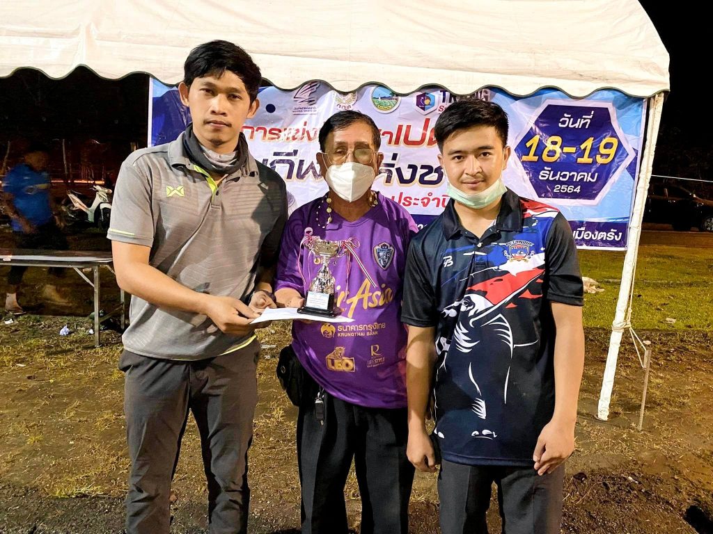 รับรางวัลรองชนะเลิศอันดับ แข่งขันเปตอง