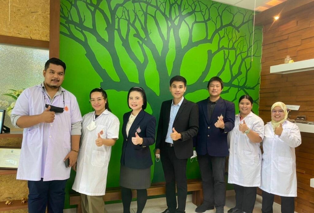 ผู้ว่าจ.นครศรีธรรมราช เยี่ยมชมศูนย์นวัตกรรมน้ำมันหอมระเหย