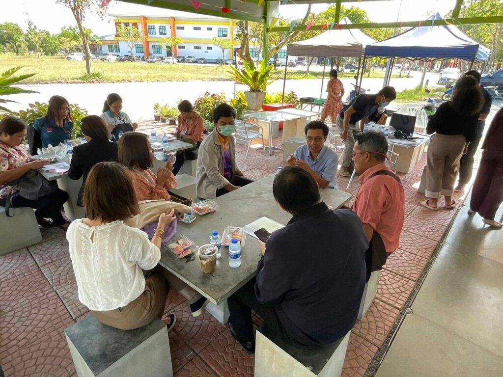 อุตสาหกรรมกระบี่ดูงานที่ศูนย์สาธิตเกษตรฯ