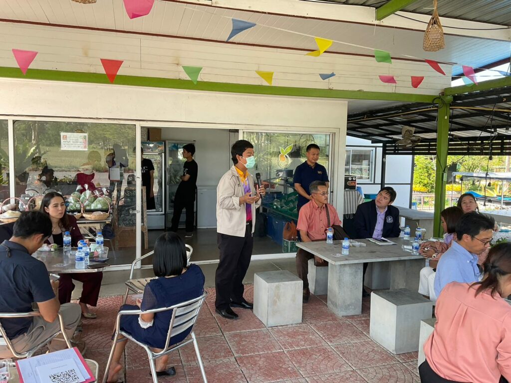 อุตสาหกรรมกระบี่ดูงานที่ศูนย์สาธิตเกษตรฯ