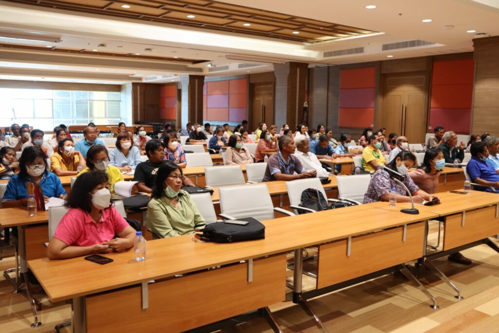 อบรมป้องกันโรคในสาวนยาง