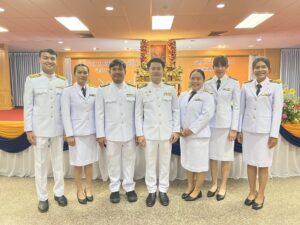 เข้าร่วมพิธีถวายเครื่องราชสักการะ