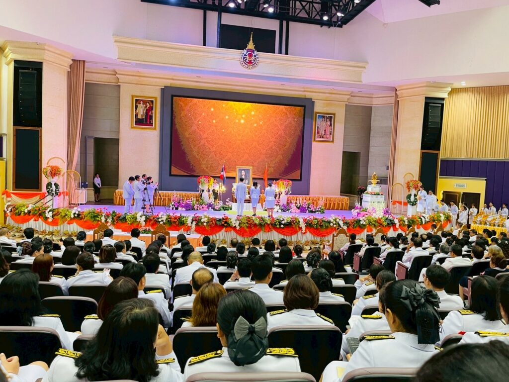 ร่วมพิธีถวายพระพรชัยมงคล