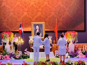ร่วมพิธีถวายพระพรชัยมงคล