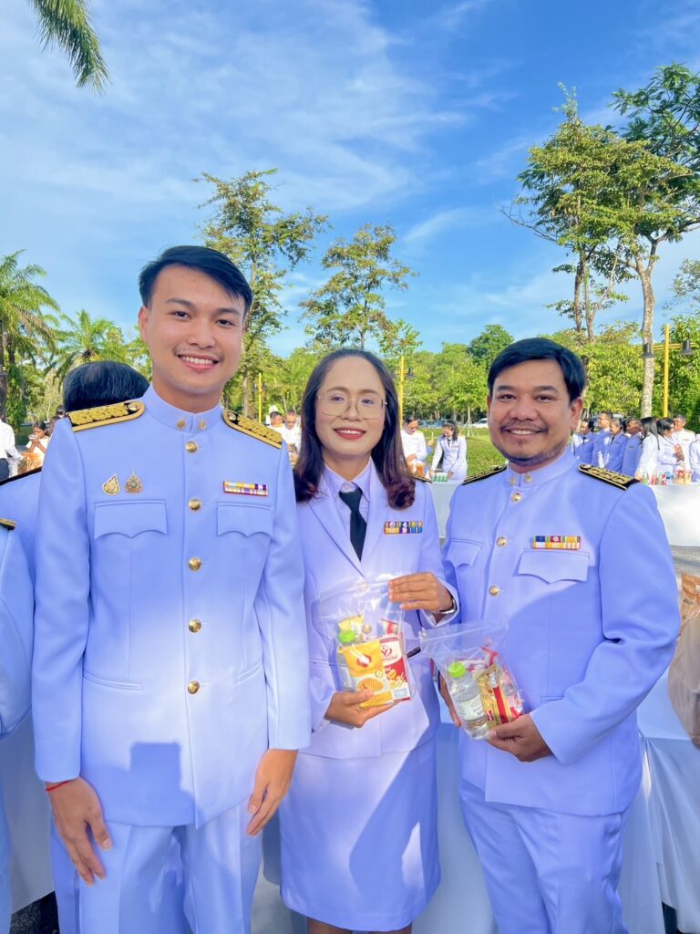 ร่วมพิธีถวายพระพรชัยมงคล