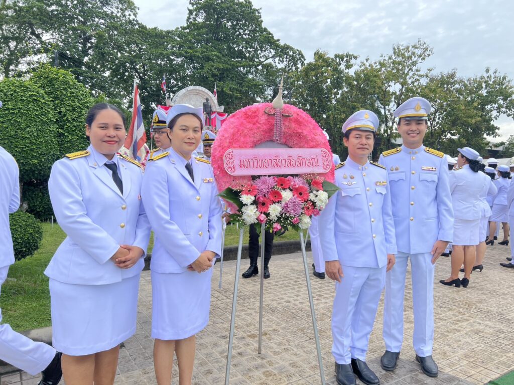 เข้าร่วมพิธีวางพวงมาลา