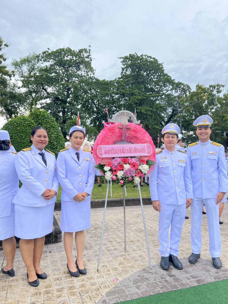 เข้าร่วมพิธีวางพวงมาลา