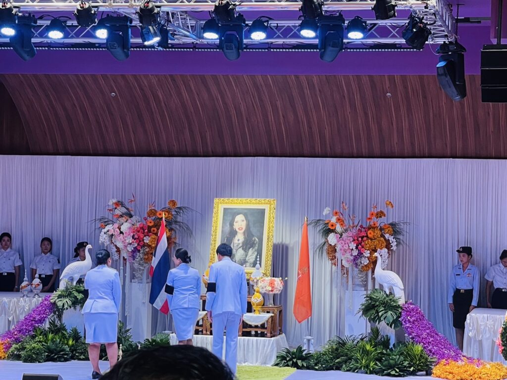 ถวายพานพุ่ม
