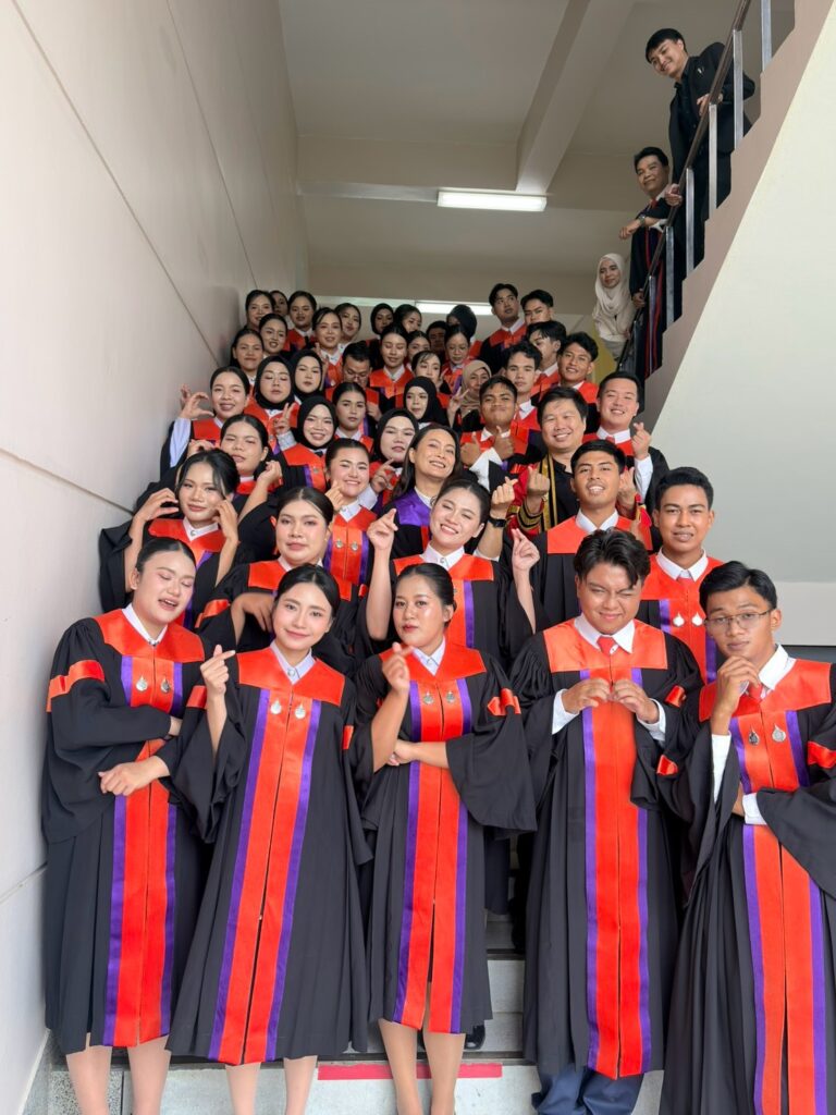 รับปริญญา69