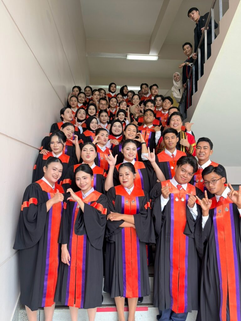 รับปริญญา69