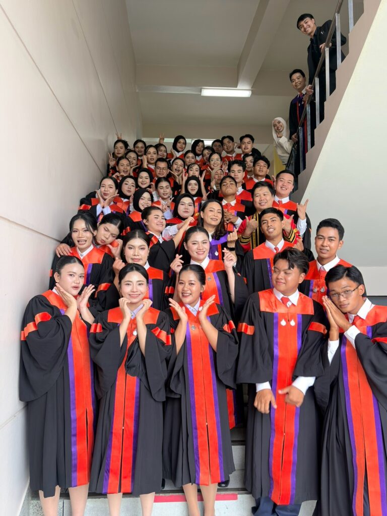 รับปริญญา69